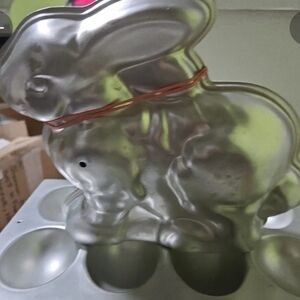 Wilton Silver Bunny Cake Mold And Egg Mold